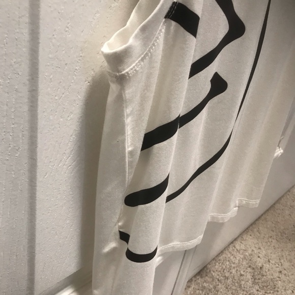 Savvi Sleeveless Shirt. Small - Picture 9 of 10